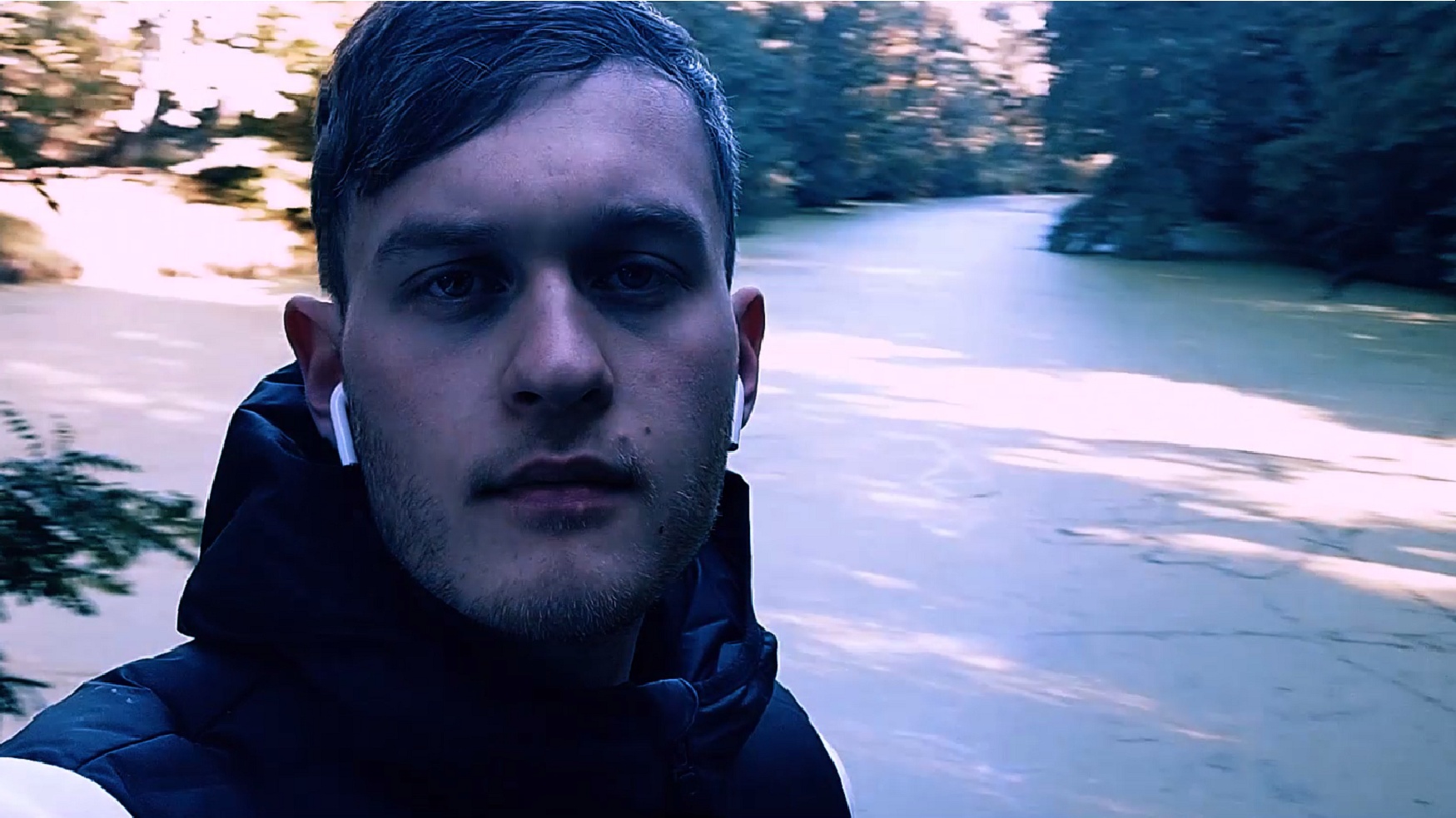 Kevin Meißner taking a selfie in front of a sea